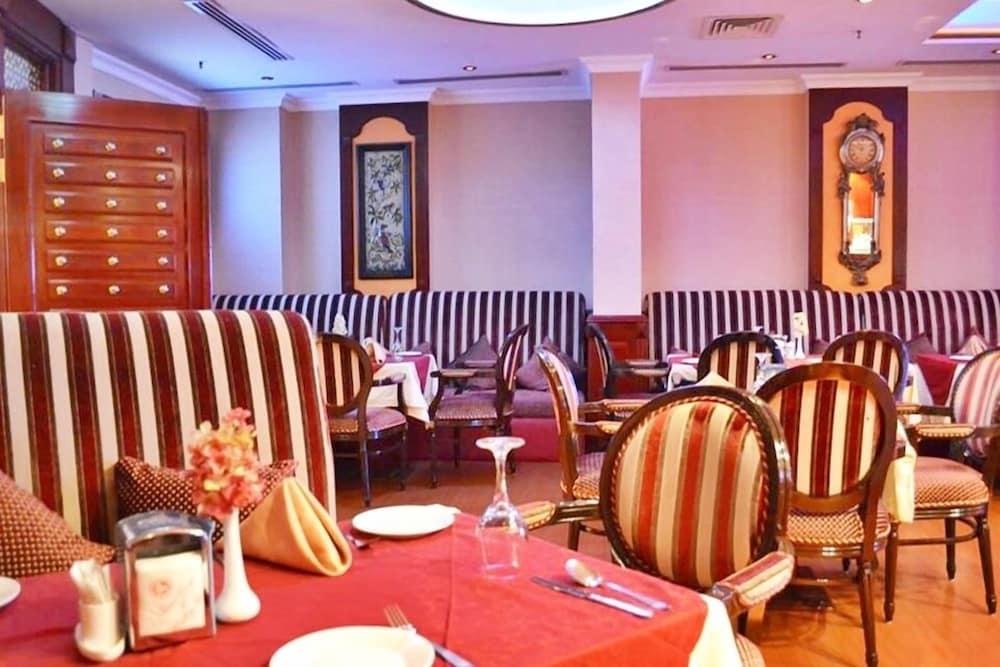 Strand Hotel