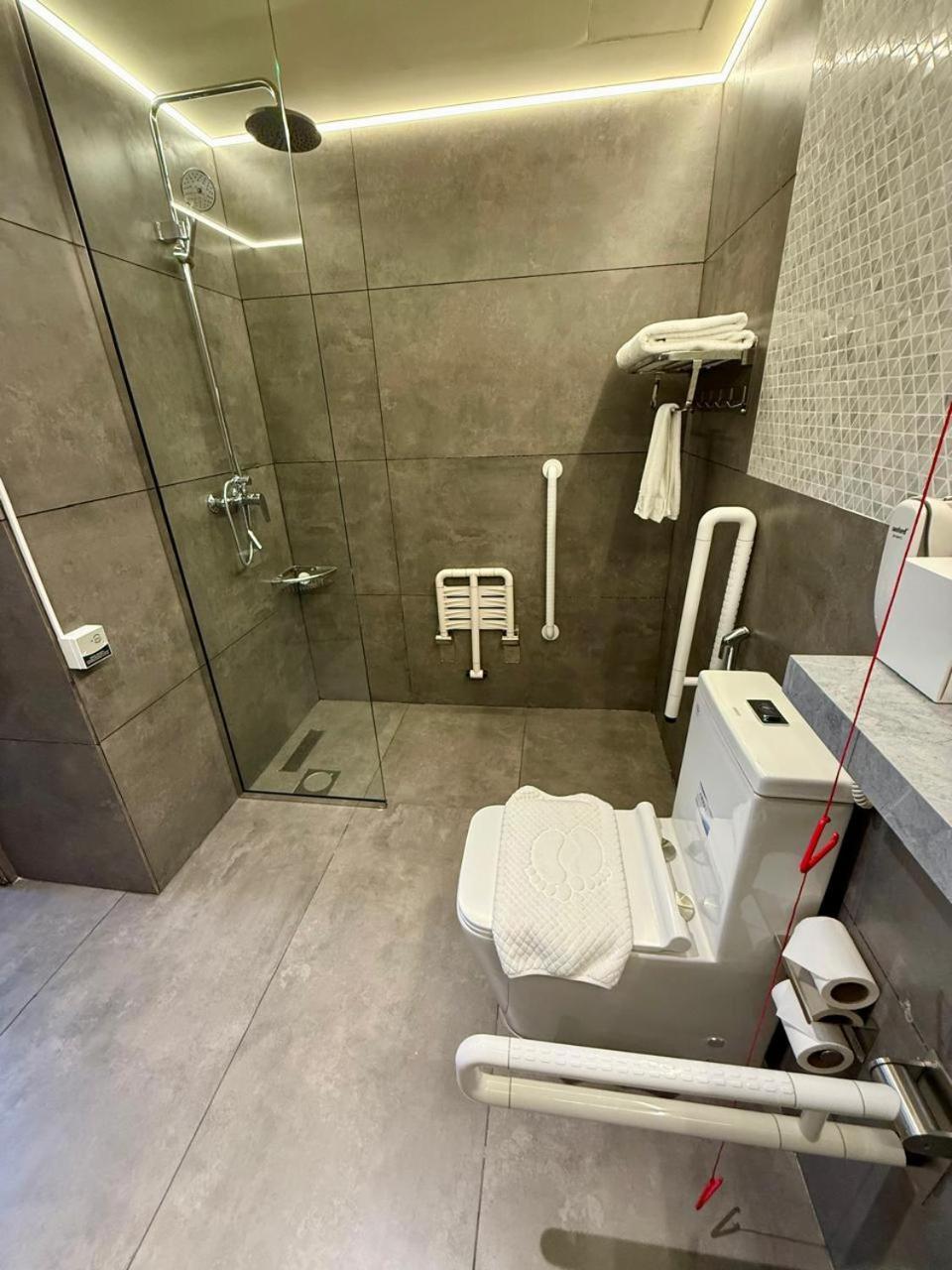 Strand Hotel Hotel
