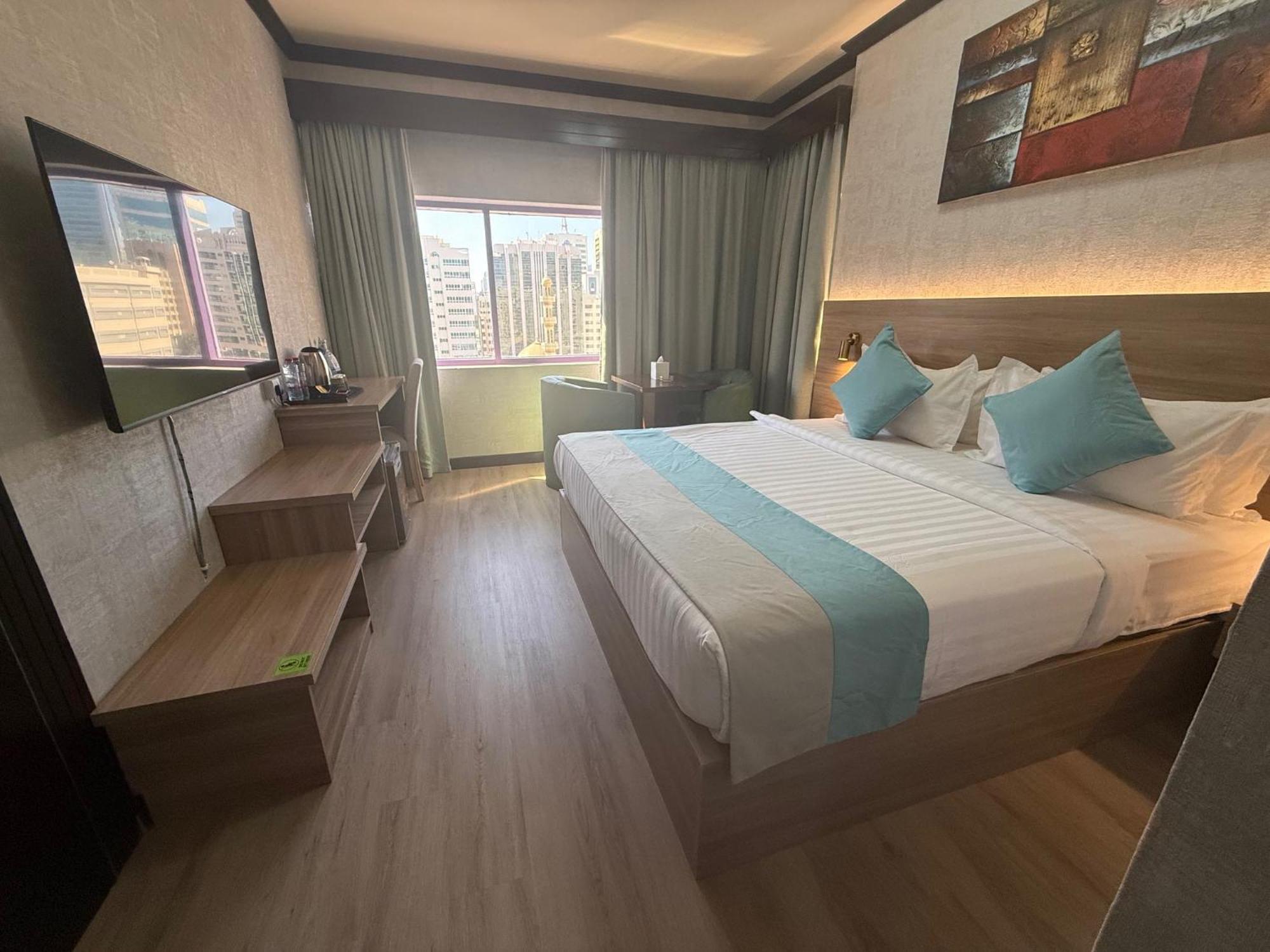 Strand Hotel 3*